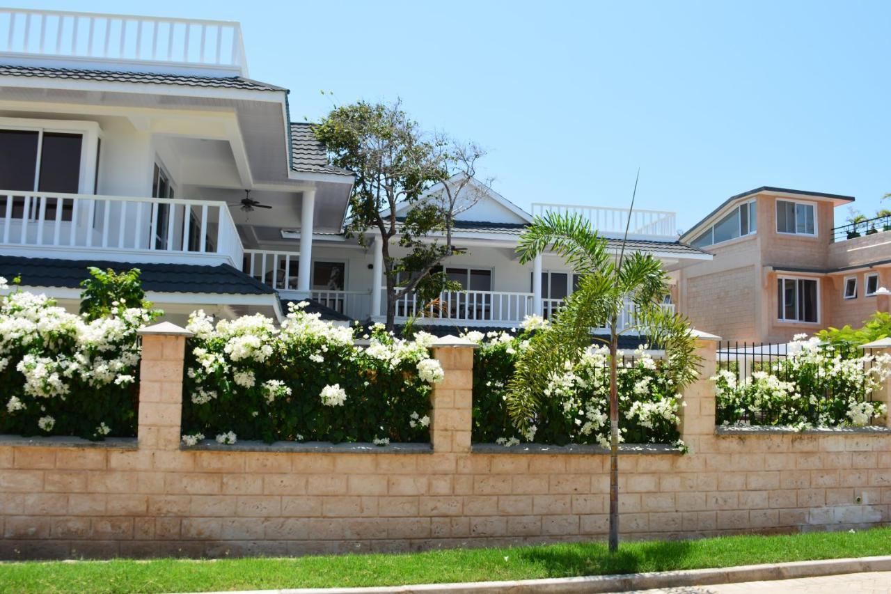 Fiorella Beach House, Diani Beach Exterior photo