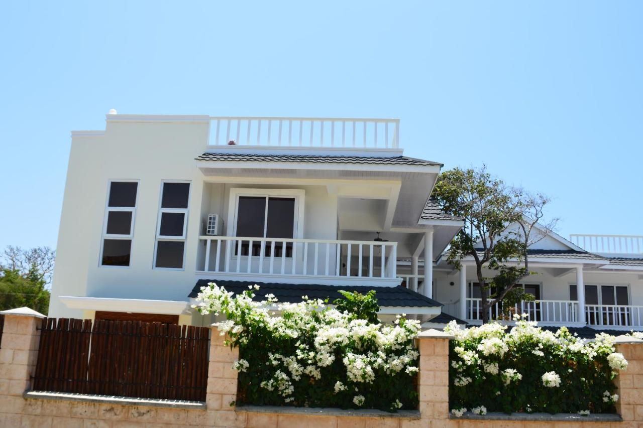 Fiorella Beach House, Diani Beach Exterior photo